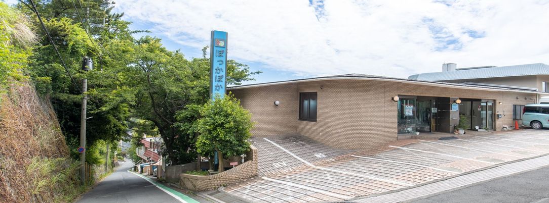 明るい職場の外観